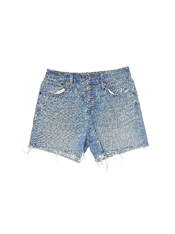 Low-Rise Denim Shorts in Medium Wash