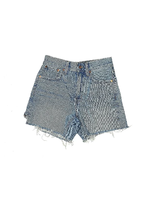 Low-Rise Denim Shorts in Medium Wash